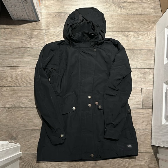 Mec goreTex jacket - women’s size m - Picture 2 of 6